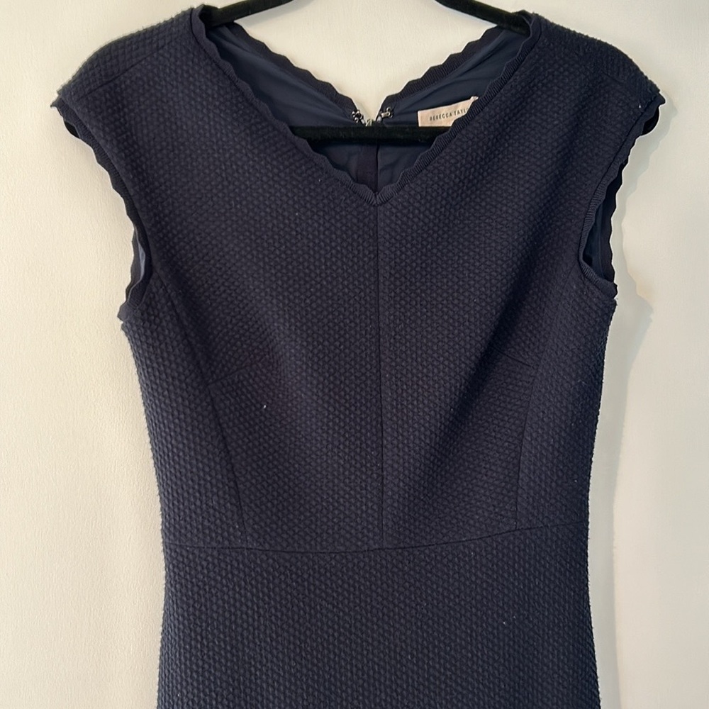 Rebecca Taylor navy scalloped sleeveless slimming dress - size xs Beautiful blue